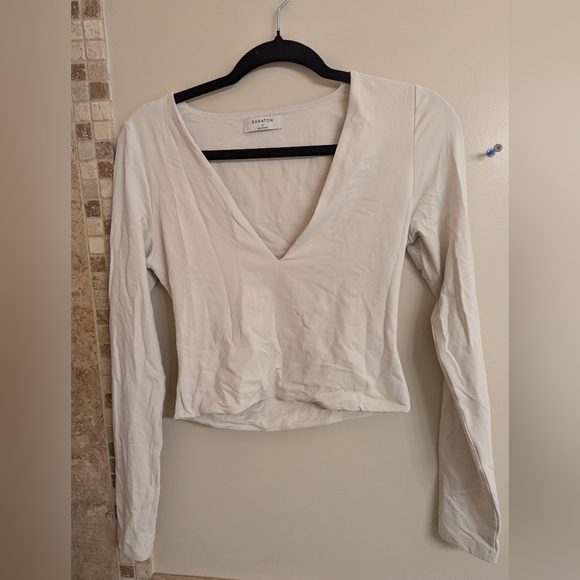 Babaton crop long sleeve v-neck shirt - Picture 1 of 4